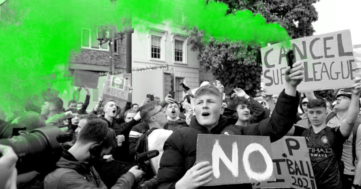 protesting fans with green smoke gun